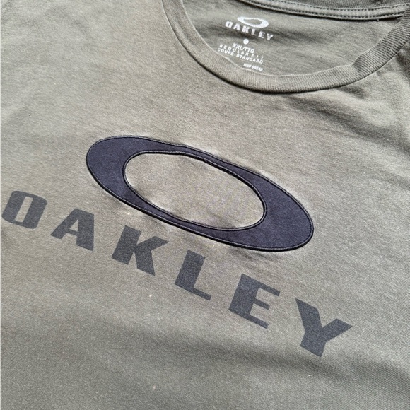 Vintage Oakley T Shirt y2k
Rare Model Big Boy Size - Picture 5 of 6